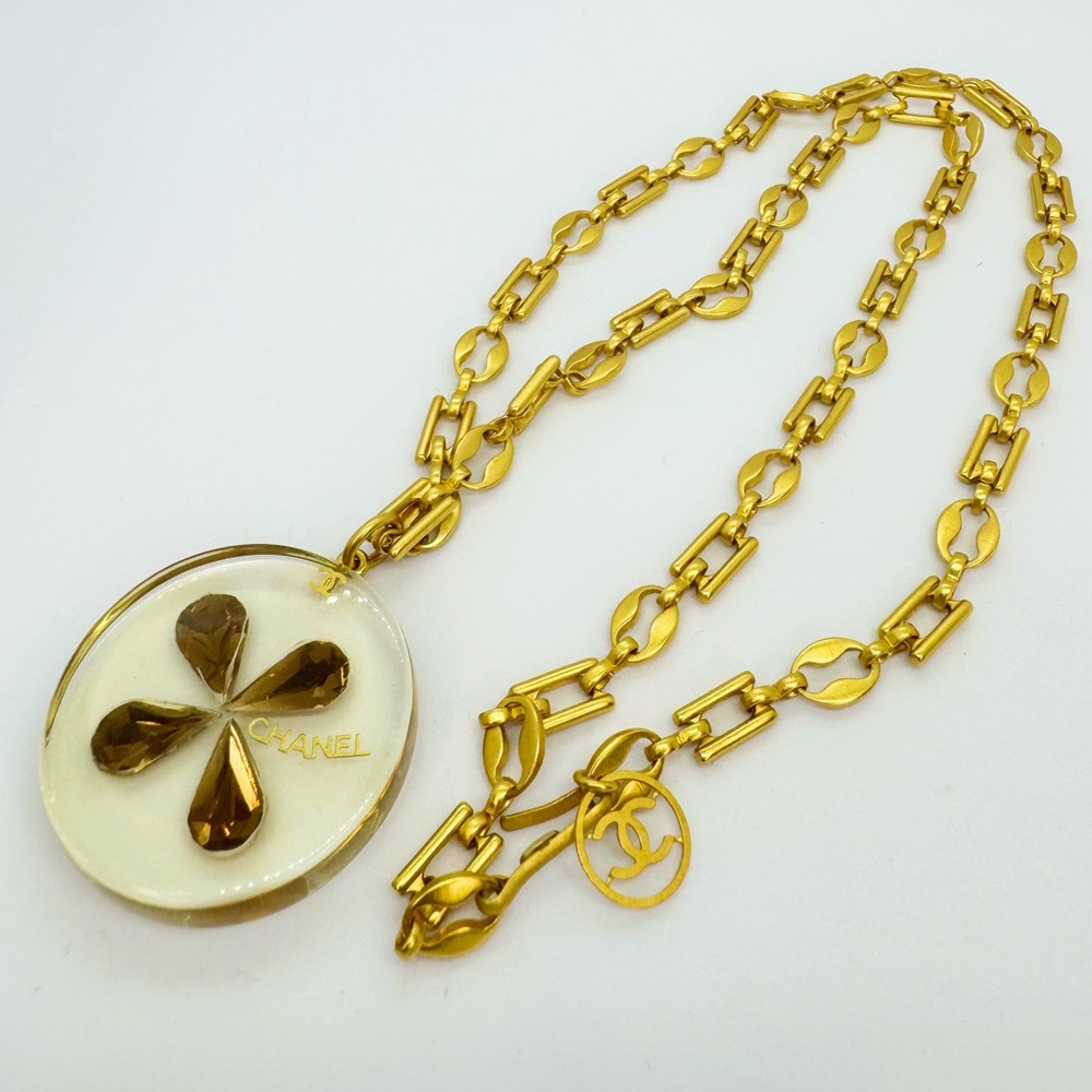 Chanel special chain clover necklace